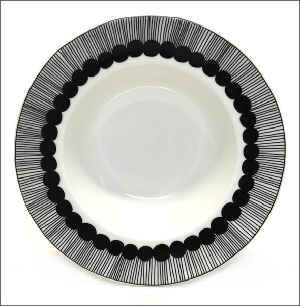 マリメッコ SIIRTOLAPUUTARHA DEEP PLATE 20cm 066683 190 white/black 手描き風ドットデザイン ディーププレート スープ皿