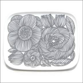 マリメッコ 066363 191 white/grey KURJENPOLVI PLATE 12X15cm クルイェンポルヴィ ゼラニウムの花 スクエアプレート 皿