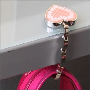 バッグハンガー　バッグフック　もうバッグの置き場に困らない！専用袋つきで持ち運びも楽ちん♪　レースとローズ柄が上品なラウンドタイプ　4004620-01