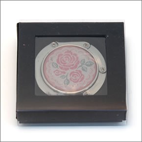 バッグハンガー　バッグフック　もうバッグの置き場に困らない！専用袋つきで持ち運びも楽ちん♪　レースとローズ柄が上品なラウンドタイプ　4004620-01