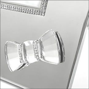 スワロフスキー 5004627 Baby Picture Frame with Bow クリスタルの輝き☆ステンレス製　マグネットリボン付 フォトフレーム 写真立て