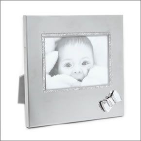 スワロフスキー 5004627 Baby Picture Frame with Bow クリスタルの輝き☆ステンレス製　マグネットリボン付 フォトフレーム 写真立て