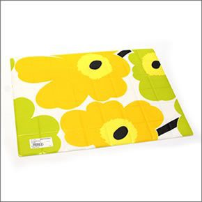 マリメッコ  UNIKKO OILCLOTH PLACEMAT ウニッコ柄 オイルクロス ランチョンマット ホワイト×ライム 064160 020 white/lime