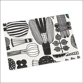 マリメッコ  PUUTARHURIN PARHAAT OILCLOTH PLACEMAT ガーデニングモチーフ オイルクロス ランチョンマット 063372 960 light grey/black/green