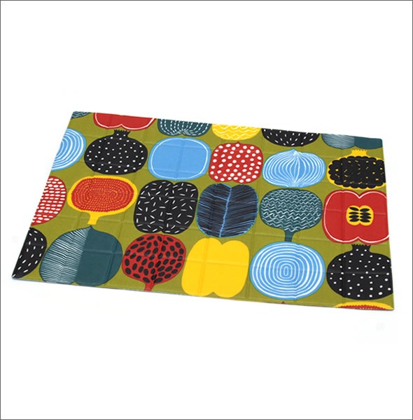 マリメッコ  KOMPOTTI OILCLOTH PLACEMAT コンポッティ フルーツモチーフ オイルクロス ランチョンマット 065734 601 green/multicolour