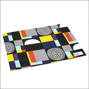 マリメッコ  KONTTI OILCLOTH PLACEMAT コンッティ 幾何学模様 オイルクロス ランチョンマット 067030 920 black/yellow/grey/mint