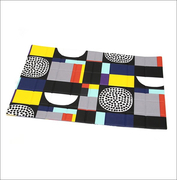 マリメッコ  KONTTI OILCLOTH PLACEMAT コンッティ 幾何学模様 オイルクロス ランチョンマット 067030 920 black/yellow/grey/mint