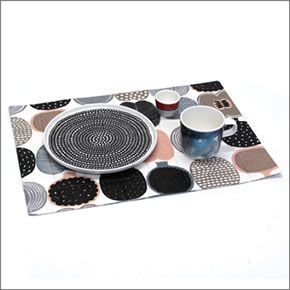 マリメッコ KOMPOTTI OILCLOTH PLACEMAT 065734 180 white/beige/grey コンポッティ フルーツモチーフ オイルクロス ランチョンマット