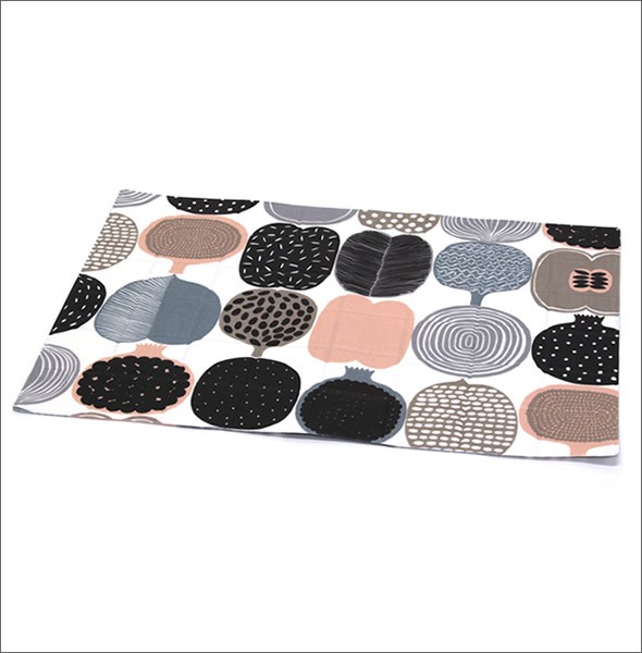 マリメッコ KOMPOTTI OILCLOTH PLACEMAT 065734 180 white/beige/grey コンポッティ フルーツモチーフ オイルクロス ランチョンマット