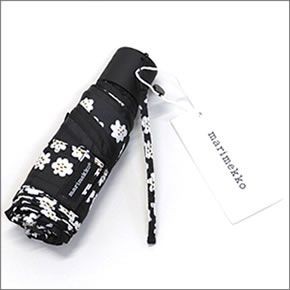 マリメッコ PUKETTI MINI MANUAL UMBRELLA プケッティ ブーケモチーフ ミニマニュアル コンパクト 折りたたみ傘 アンブレラ  038656 916 black/white/olive