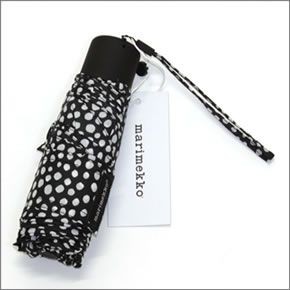マリメッコ PIRPUT PARPUT MINI MANUAL UMBRELLA ピルプトパルプト ドット柄 ミニマニュアル コンパクト 折りたたみ傘 アンブレラ  038655 910 black/ white