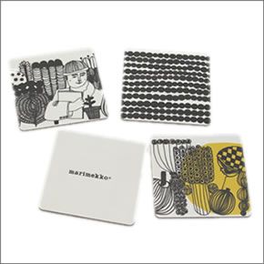 マリメッコ  SIIRTOLAPUUTARHA  PLYWOODCOASTERS 4PCS シィールトラプータルハ 菜園モチーフ コースター 4枚セット 065081 090 white/black/multicolour