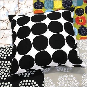 マリメッコ PIENET KIVET CUSHION COVER 50X50cm 061009 190 white/black ドット柄 クッションカバー
