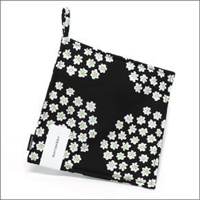 マリメッコ PUKETTI POT HOLDER 067168 961 black/green/white プケッティ ブーケモチーフ ポットホルダー 鍋敷き