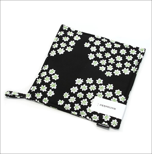 マリメッコ PUKETTI POT HOLDER 067168 961 black/green/white プケッティ ブーケモチーフ ポットホルダー 鍋敷き