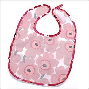 マリメッコ  MINI-UNIKKO Bib ウニッコ柄 オイルクロス ベビー用スタイ ポケット付 よだれかけ ホワイト×レッド 064770 001 white/red