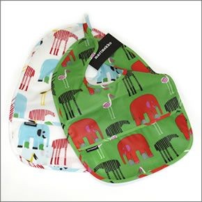 マリメッコ  KARKULAISET BIB 2PCS カルクライセット 動物柄 オイルクロス ベビー用スタイ ポケット付 よだれかけ 2枚セット 064271 101 white/blue/green/orange