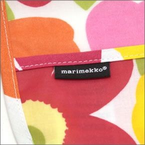 マリメッコ MINI-UNIKOT BIB 066790 201 white/yellow/orange ウニッコ柄 オイルクロス ベビー用スタイ ポケット付 よだれかけ