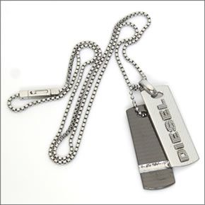ディーゼル  【ギフトセット】ウオッチ&ネックレス　セット　人気小物の2ショット DZ1455