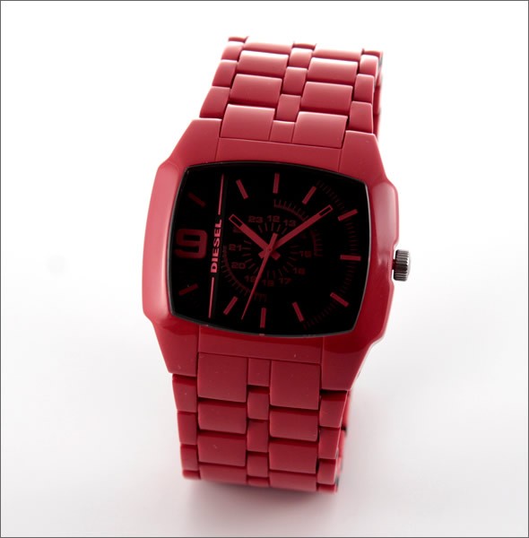ディーゼル  腕元に映える真っ赤なブレスウオッチ DZ1551