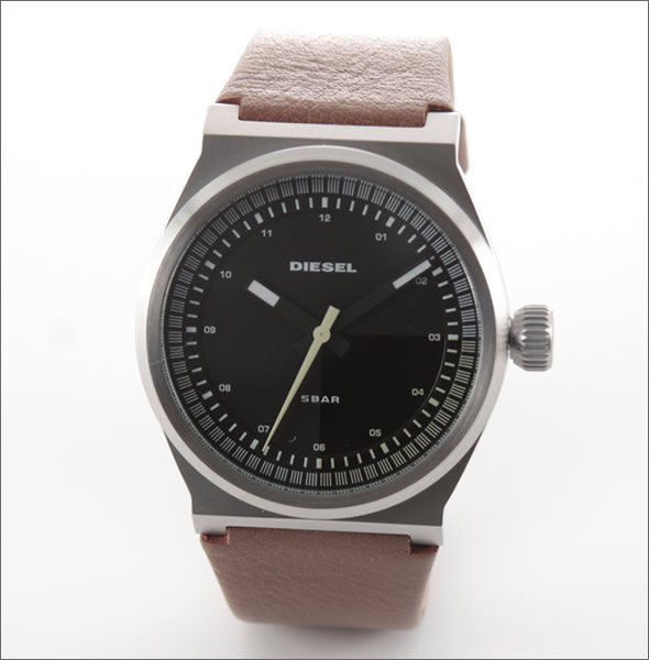 ディーゼル  腕元に映えるダークなツートーンカラーのレザーストラップ・ウオッチ DZ1561