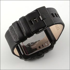 ディーゼル  3Dインデックスが引き立つ、腕元に映えるオールブラック系　スクエアフェイスのレザーストラップ・ウオッチ DZ1563