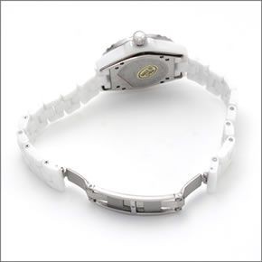 サルバトーレ・マーラ セラミック素材独特の光沢。美麗な仕上げの大人カジュアル・ウオッチ  SM13110-WHA