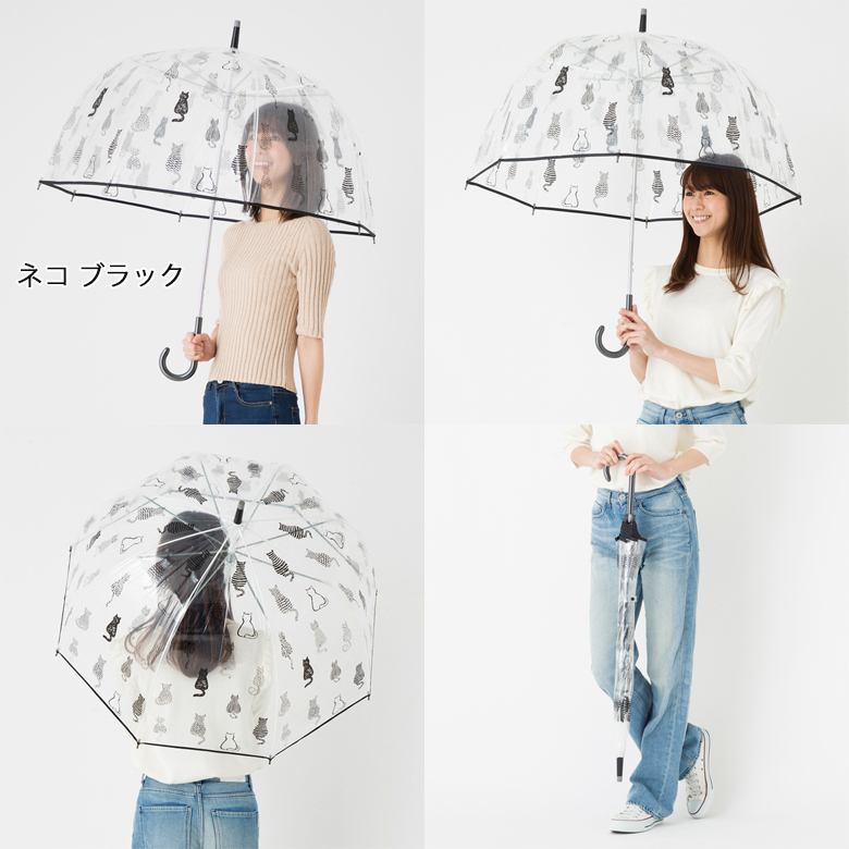ビニール傘をさす女性モデル