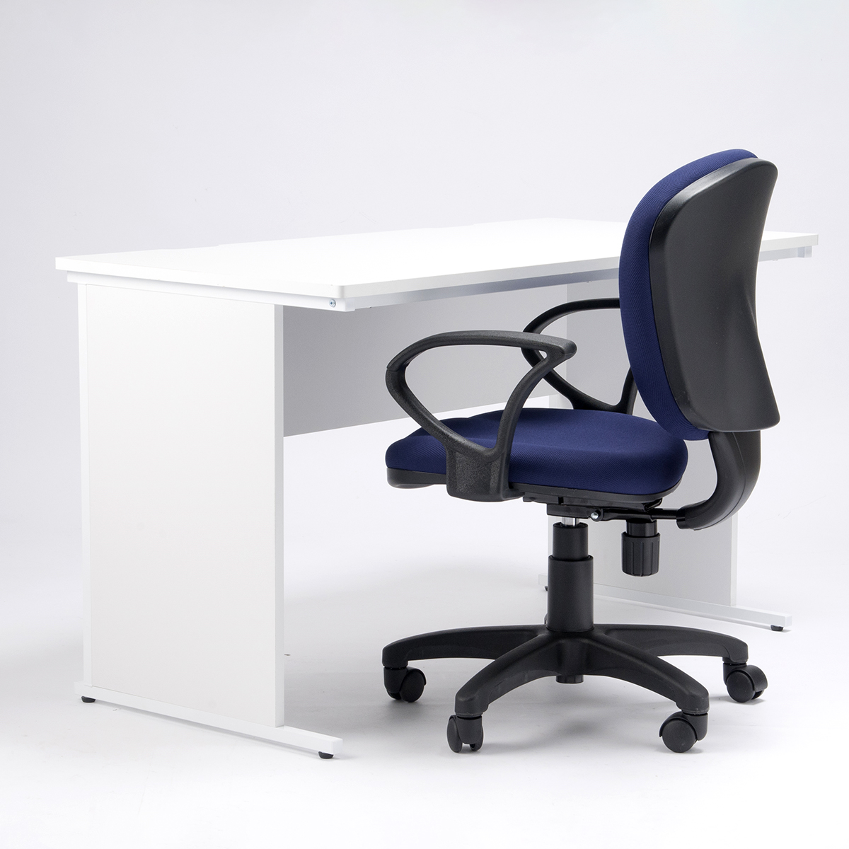 関家具 - オフィスチェア　マイク　肘付　座面は疲れにくいモールドウレタン 関家具 - オフィスチェア マイク 肘付 座面は疲れにくいモールド