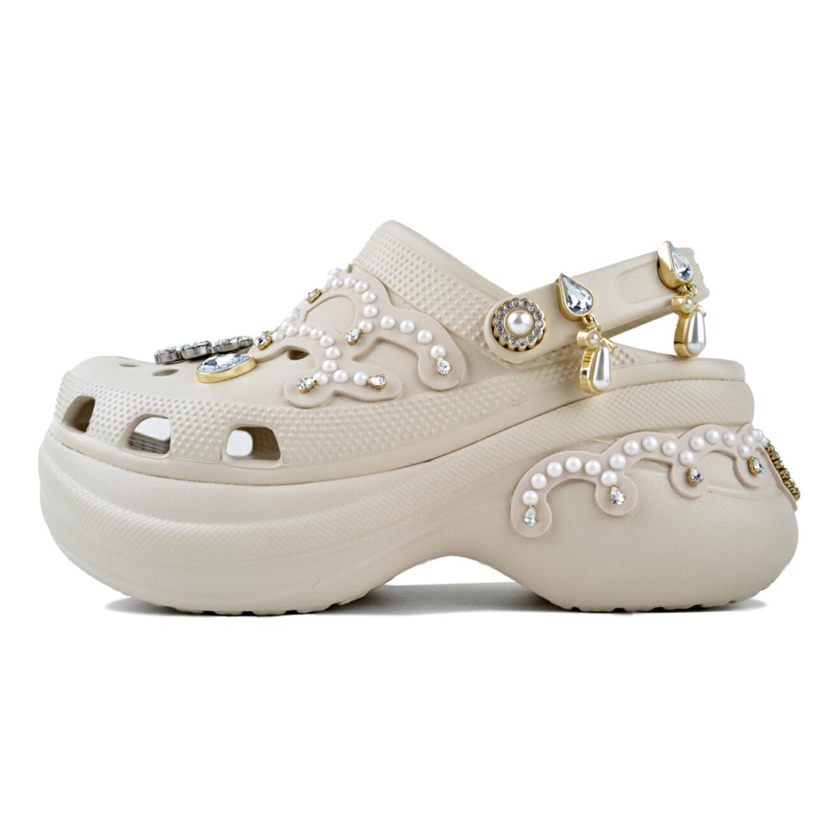 crocs（クロックス） crocs BAE PINNACLE EMBELLISHED CLOG FRAPPE