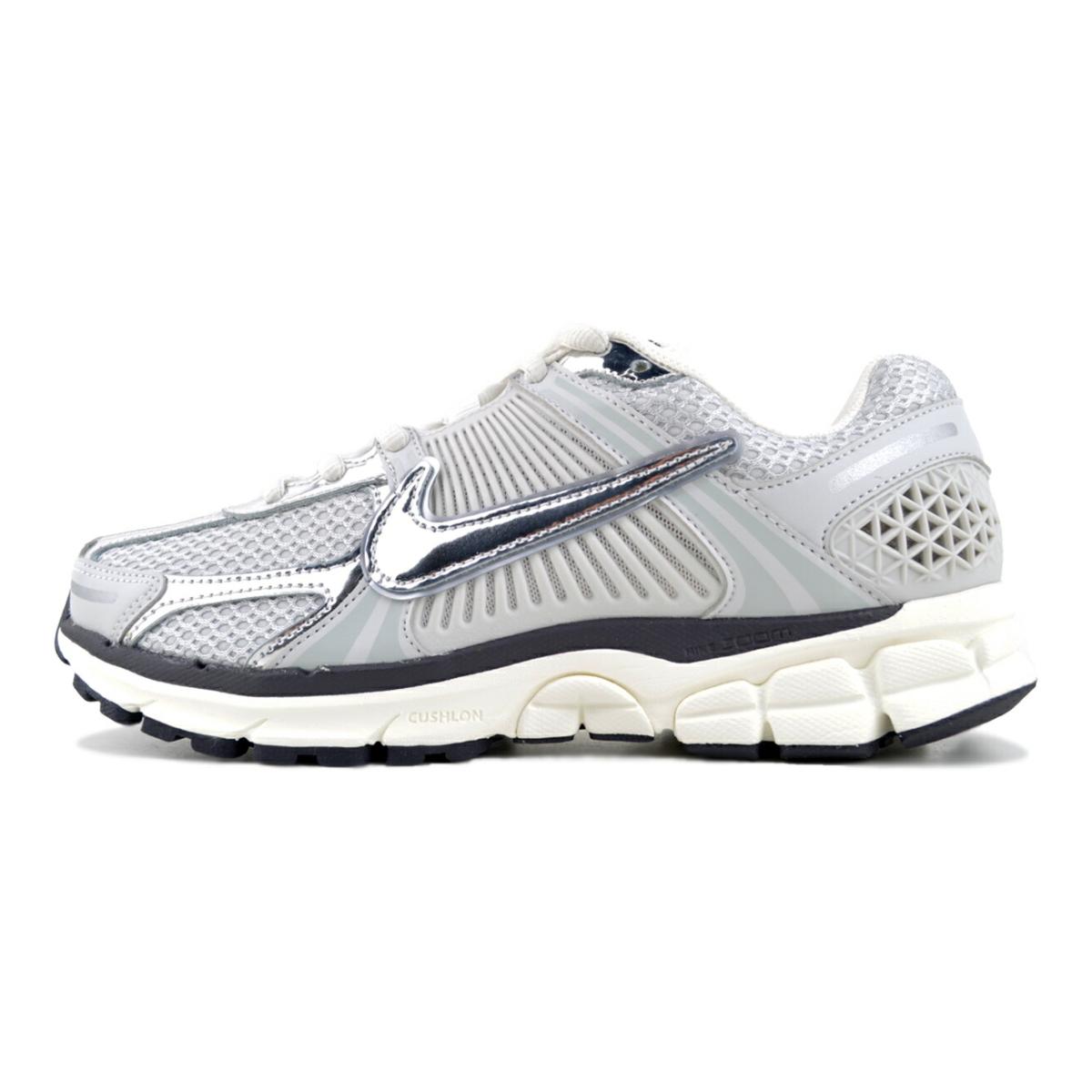 NIKE（ナイキ） NIKE WMNS ZOOM VOMERO 5 photon dust/chrome-gridiron