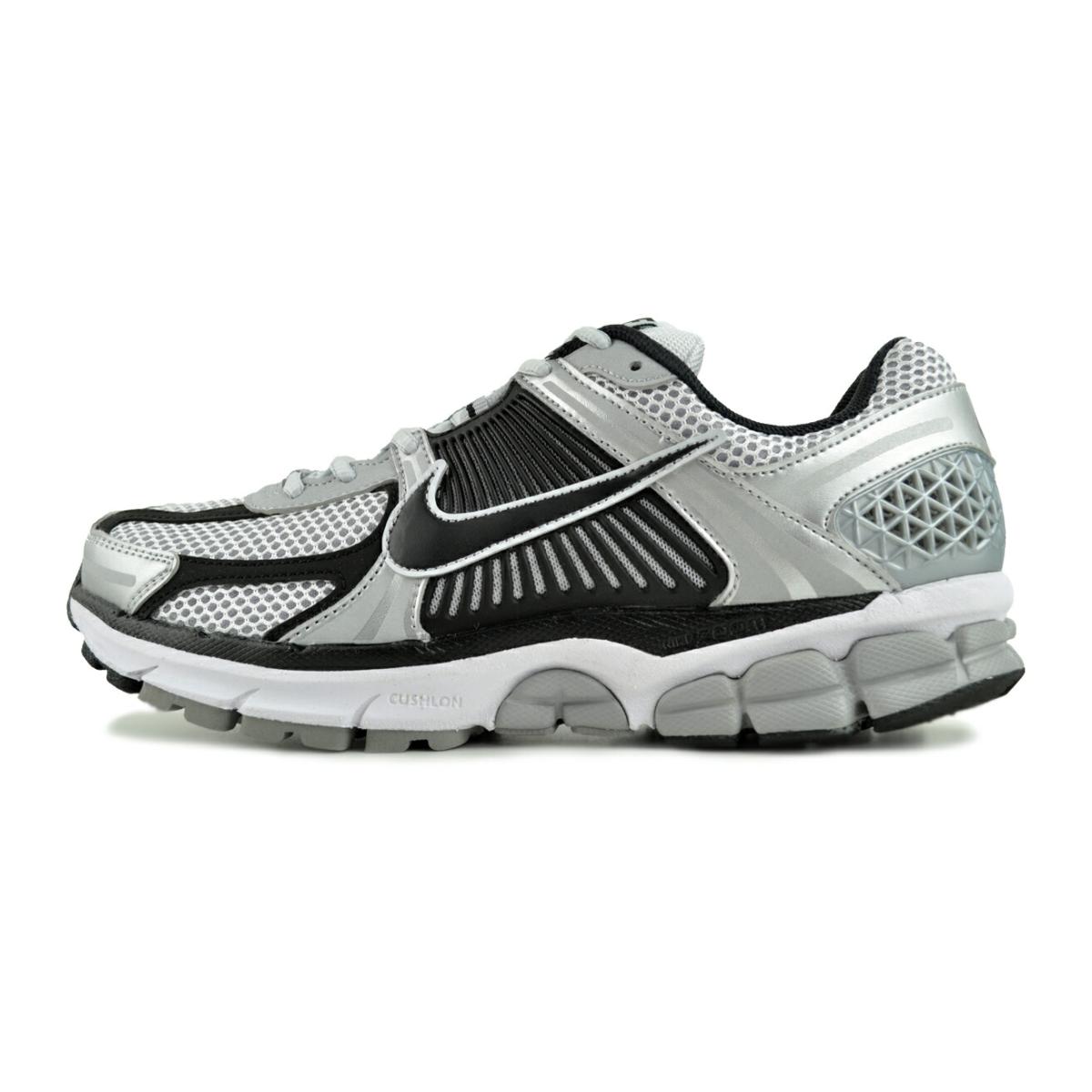 NIKE（ナイキ） NIKE ZOOM VOMERO 5 metallic silver/blk fj4151-004