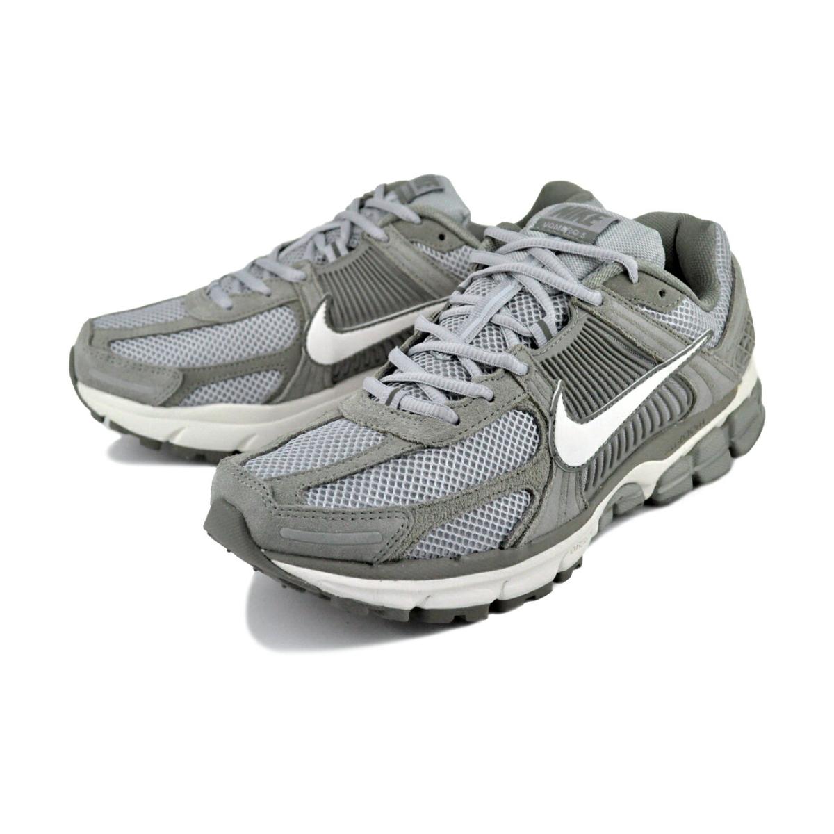 NIKE（ナイキ） NIKE ZOOM VOMERO 5 stucco/light smoke grey-phantom