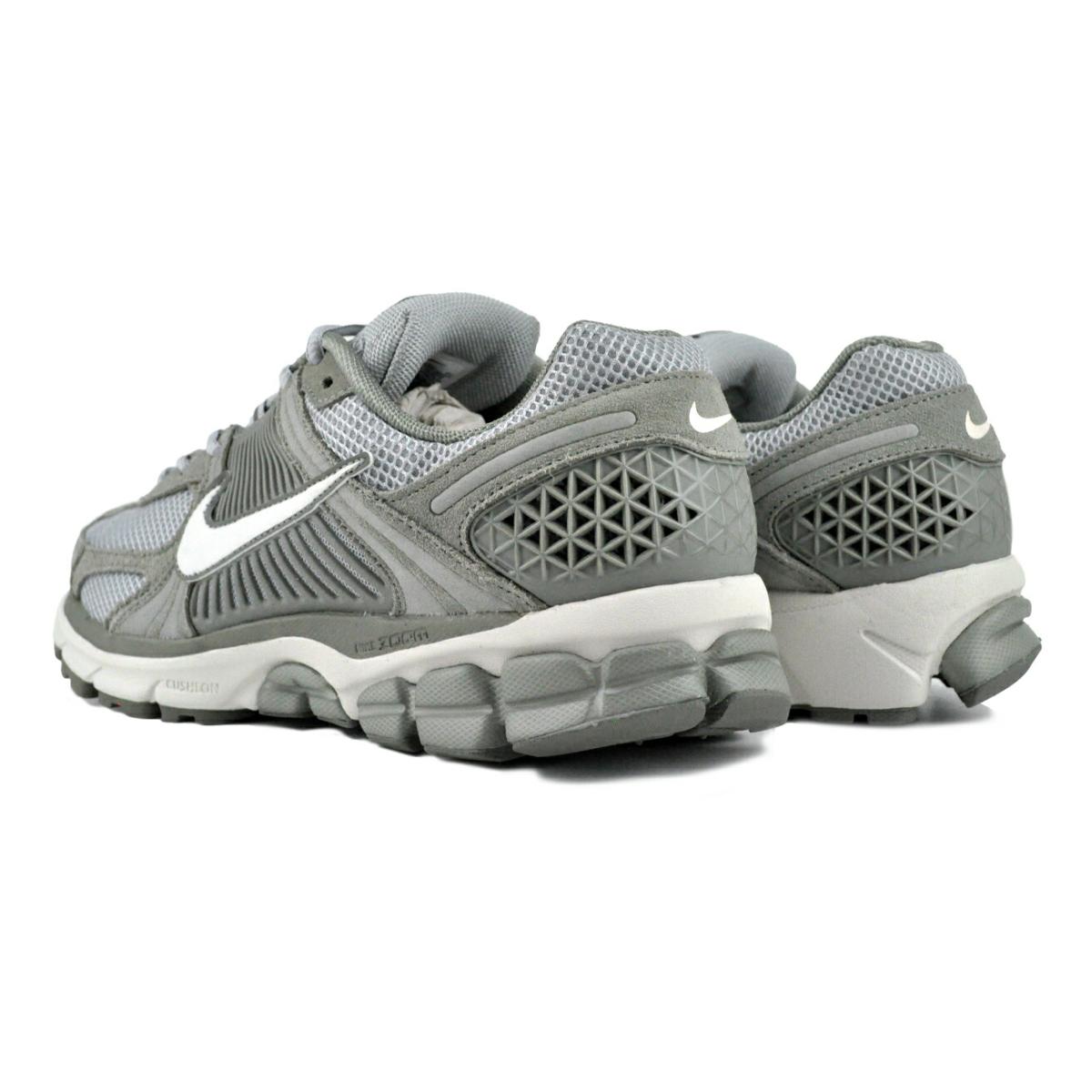 NIKE（ナイキ） NIKE ZOOM VOMERO 5 stucco/light smoke grey-phantom