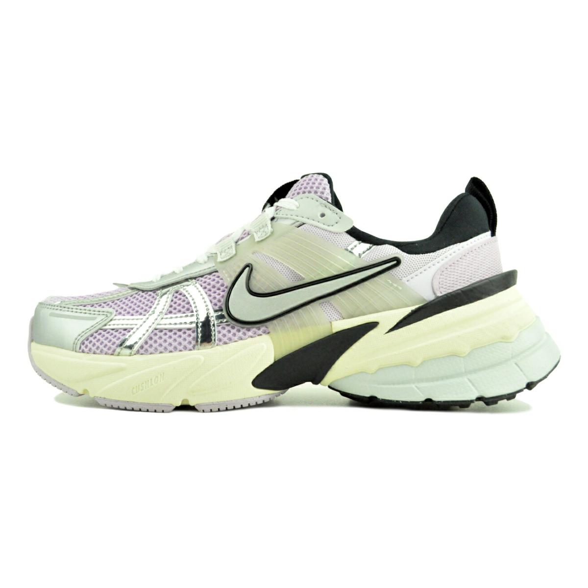 NIKE（ナイキ） NIKE WMNS V2K RUN doll/metallic silver-blk hf1876