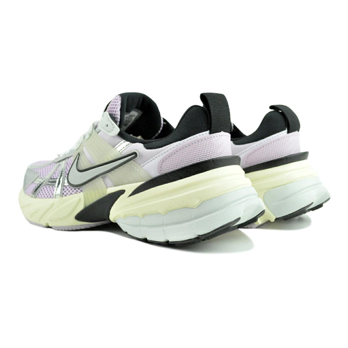 NIKE（ナイキ） NIKE WMNS V2K RUN doll/metallic silver-blk hf1876