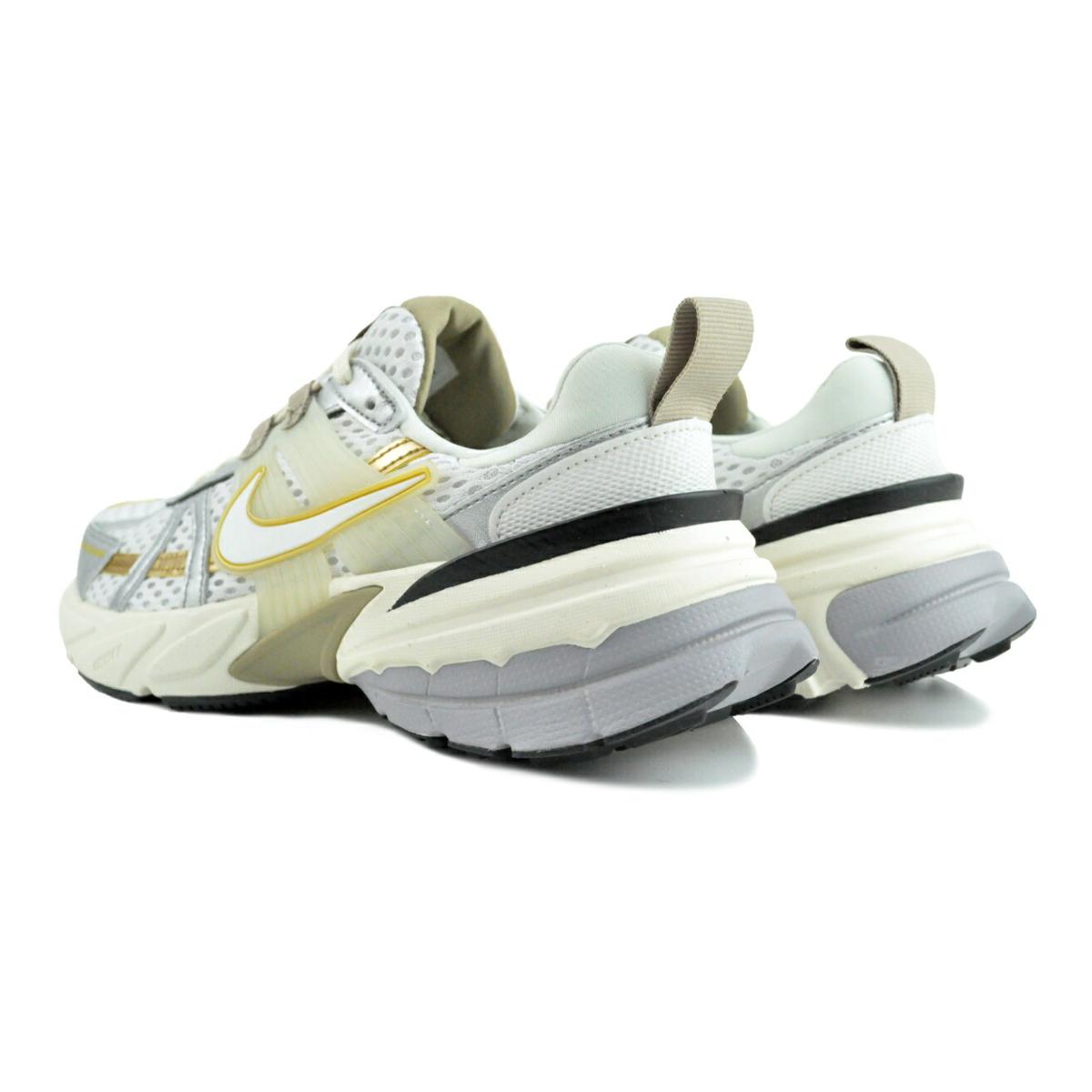 完売品新品 Nike ウィメンズv2kラン HJ7245 NIKE WMNS V2K RUN wht/wht-khaki hj7245-100 ナイキ ウィメンズ
