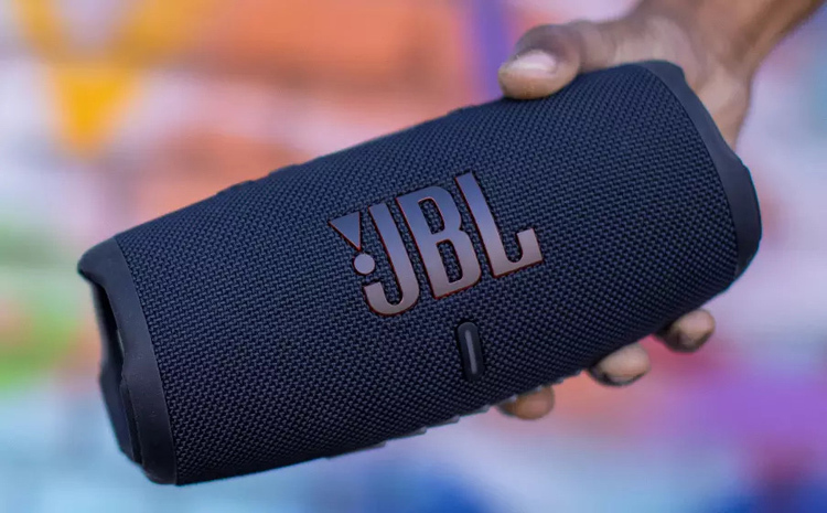 大人気好評 JBL CHARGE 5 スクワッド モバイルバッテリー機能付き