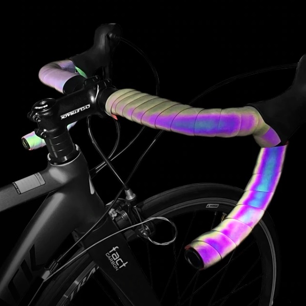 玉虫色に輝くバーテープ 『イリディセント』 : 自転車のライトを