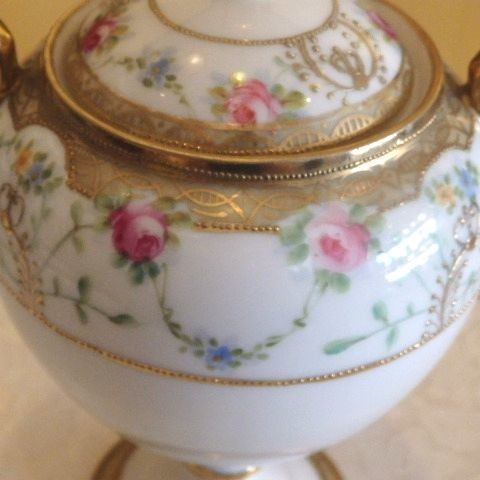 オールドノリタケ 両手付 蓋物 飾り壷 金盛り上げ 薔薇紋 マルキ印