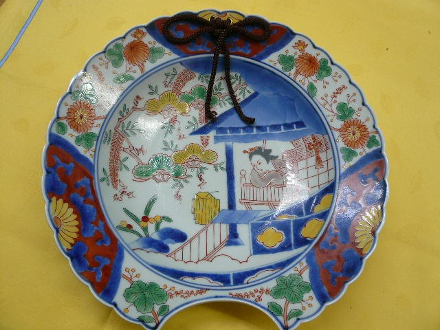 賞美堂】 有田焼其泉 染錦楼閣美人図髭皿 古伊万里 飾り皿 : リビング