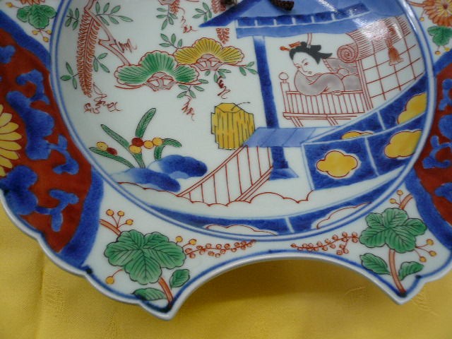 賞美堂】 有田焼其泉 染錦楼閣美人図髭皿 古伊万里 飾り皿 : リビング