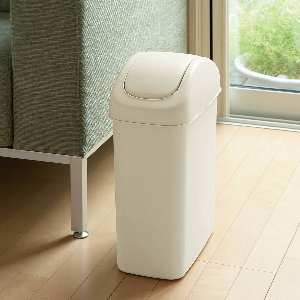 ゴミ箱 スイング式 新品未使用 5月5日24時に削除します ゴミ箱 17.5L スイングスリム （ ごみ箱 17.5リットル ふた付き