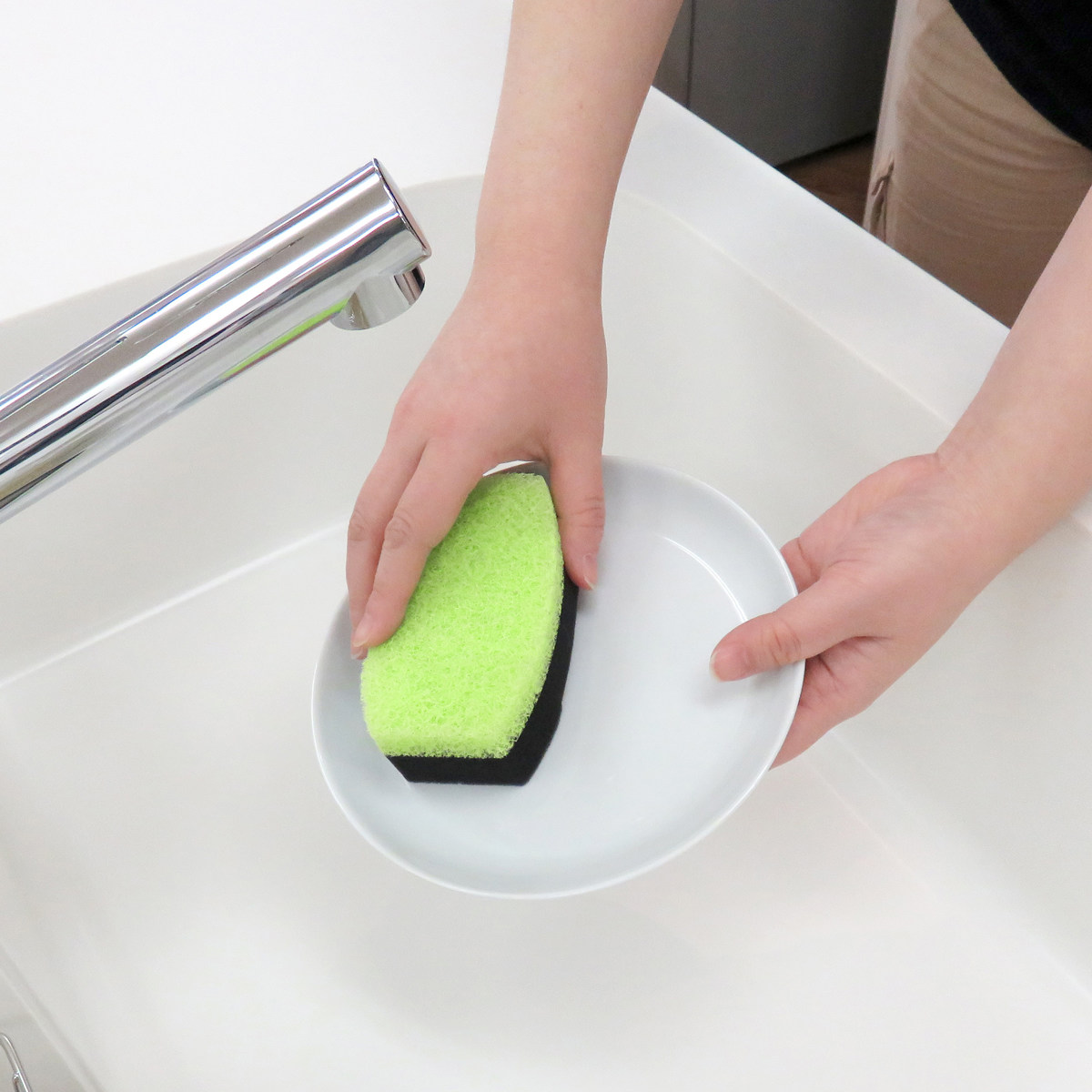 東和産業 キッチンスポンジ シルキータッチクリーナー （ 日本製