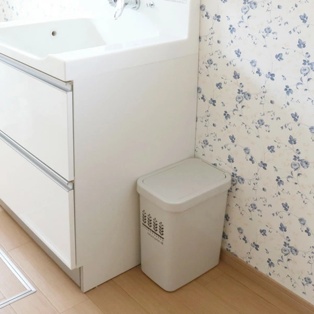 ゴミ箱 18L スライドペール ふた付き （ ごみ箱 18リットル スライド 蓋つき スリム ダストボックス キッチン プラスチック ） | 平和工業 | 19