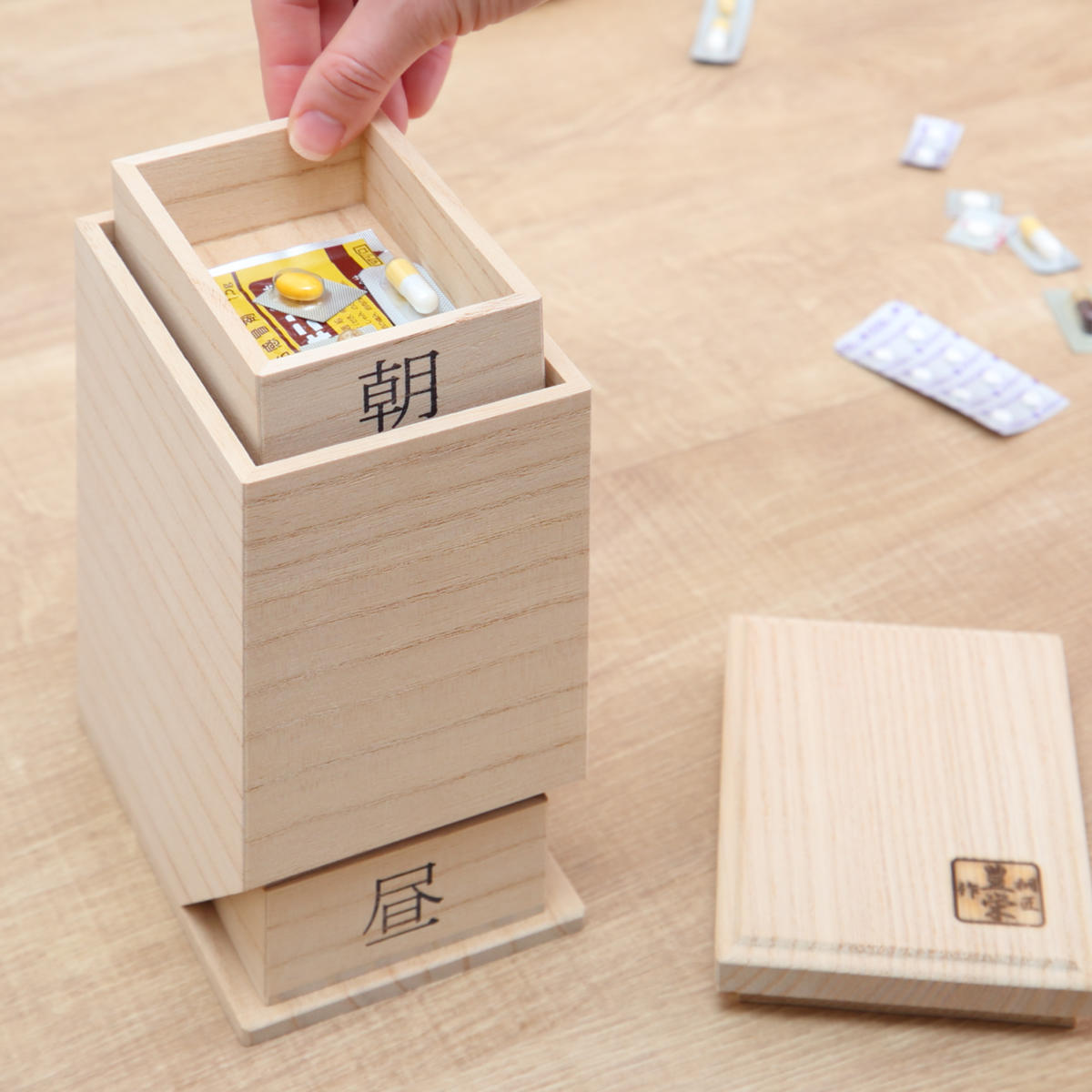 ＼半額SALE／ 薬ケース 桐の薬入れ 薬入れ （ 桐製 1日分 1日4回タイプ 無地 木製ラック・ウッドラック