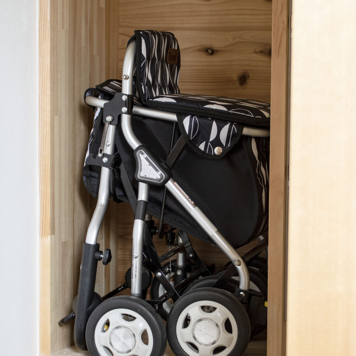 幸和製作所 シルバーカー ミドルタイプ ルーティ2 コンパクト 座れる