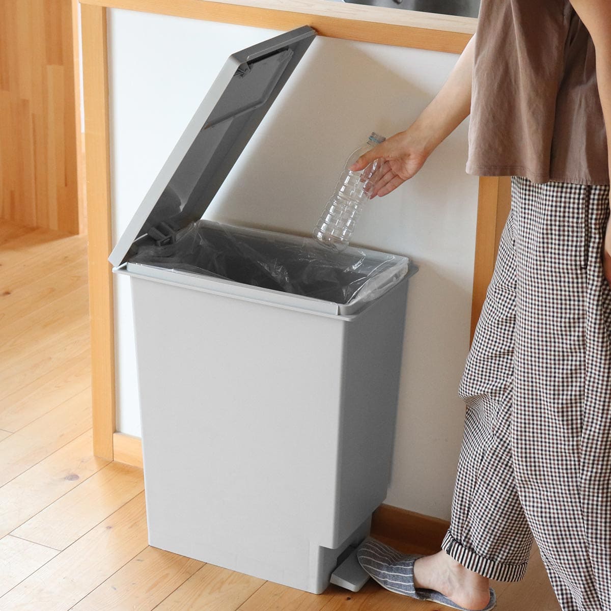 ゴミ箱 45L ペダル ユニード プッシュ＆ペダル （ 45リットル ふた付き 分別キッチン ダストボックス スリム 分別ゴミ箱 棚下 カウンター下 ） | TONBO（新輝合成） | 20