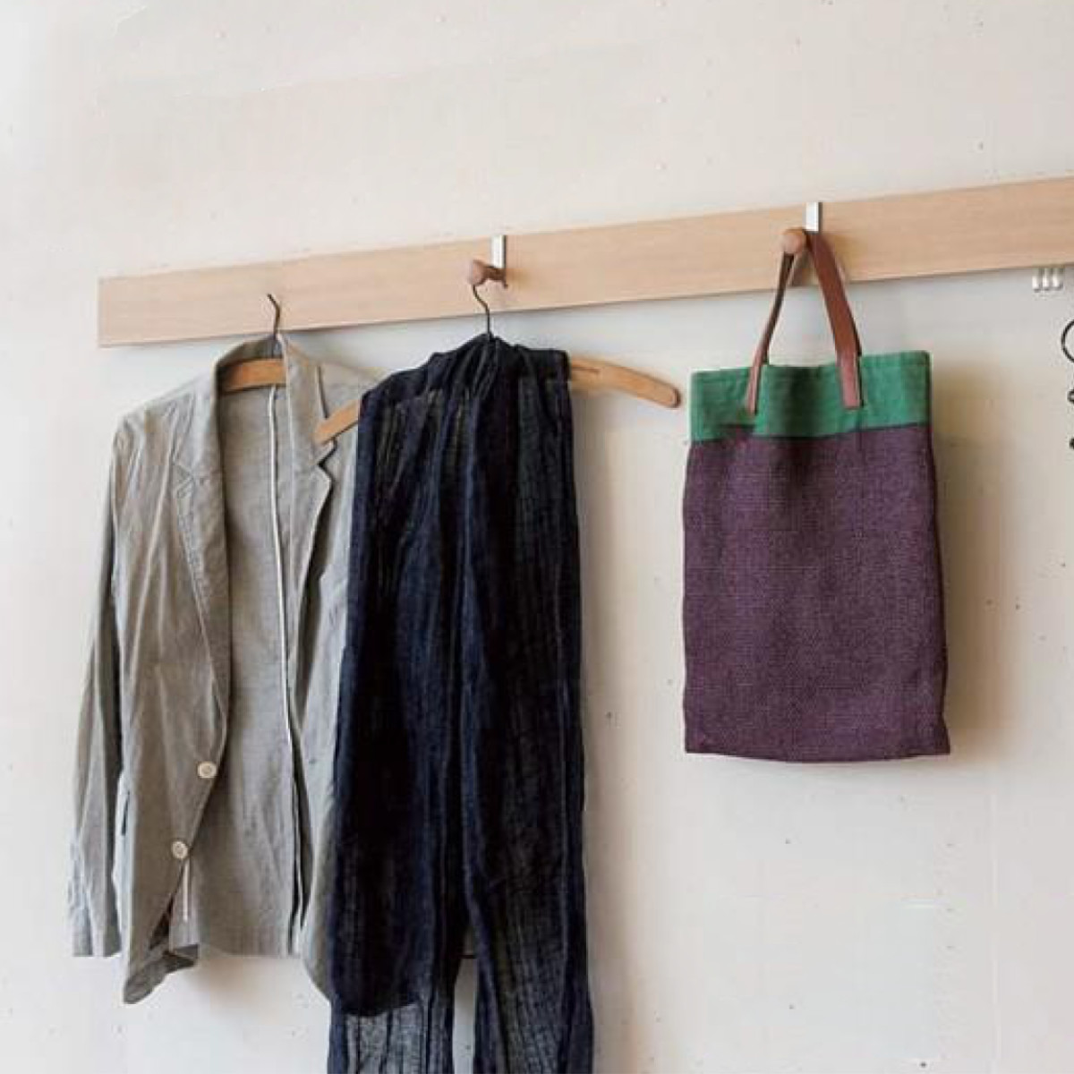 壁掛けフックハンガー 壁掛け ハンガーフック 幅180cm 奥行5cm 木目調 壁面収納 レール