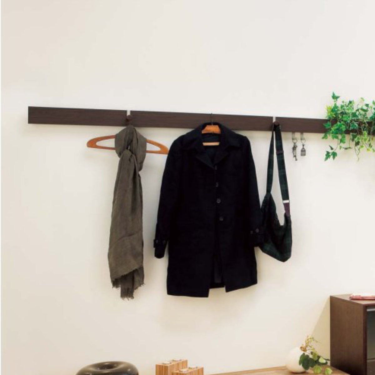 壁掛け ハンガーフック 幅180cm 奥行3cm 木目調 壁面収納 レール